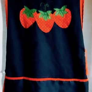 A strawberry apron ties in front or back ,however u like it